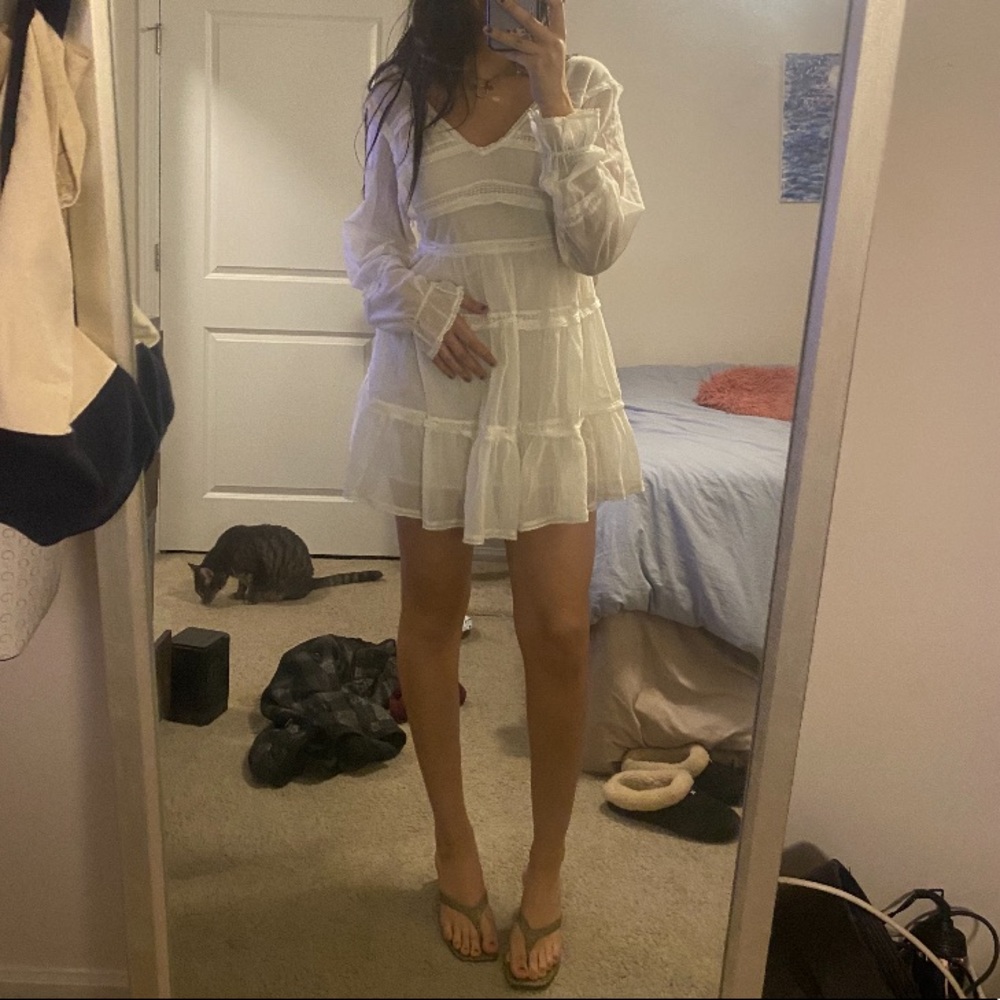 FREE PEOPLE WHITE DRESS perfect for graduation or any events, fits S/M/L